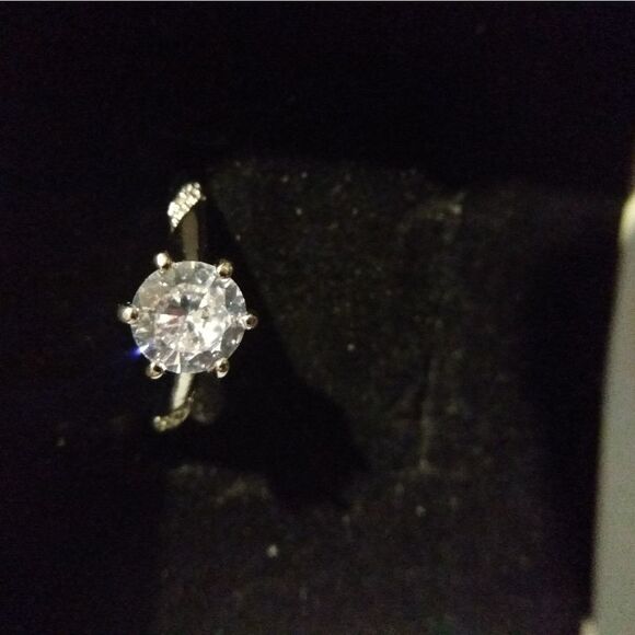 Reserved for ann09091970 Nwot 925 Sterling silver Moissanite Ring size 9 - Picture 4 of 15